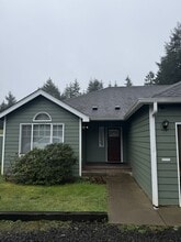 Building Photo - 1480 SE Cole Rd