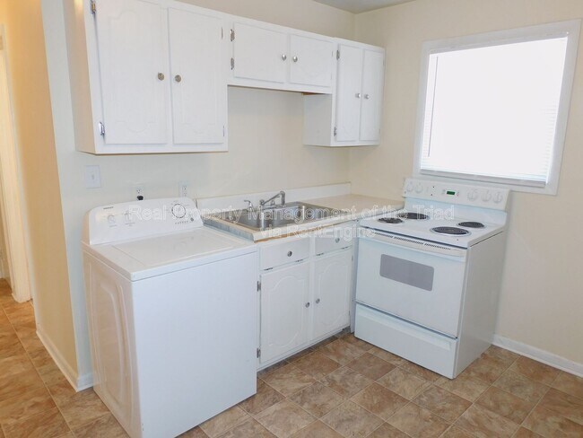 Foto del edificio - 903 E Bragg St