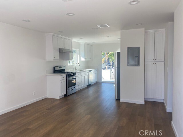 Building Photo - 4639 La Crescenta Ave