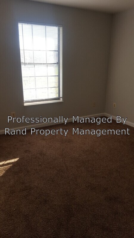 Foto del edificio - 411 Sharp Ln NE