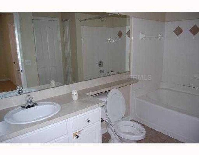 Foto del edificio - Spacious  and nice 2nd floor 2bed/1bath un...
