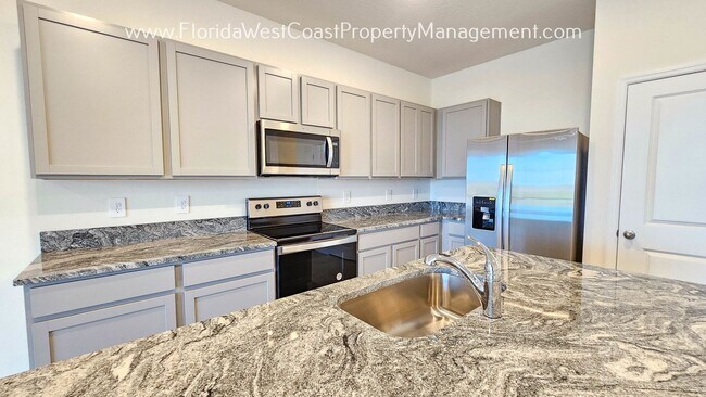 Foto del edificio - SPACIOUS STAR FARMS 3 BEDROOM/2.5 BATH TOWNHOME PRE-LEASING FOR APRIL 2026!