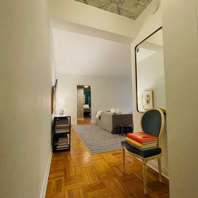 View from entry into main space - 5048 N Marine Dr