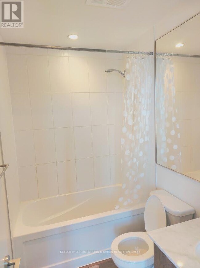 Building Photo - 170 Fort York Blvd