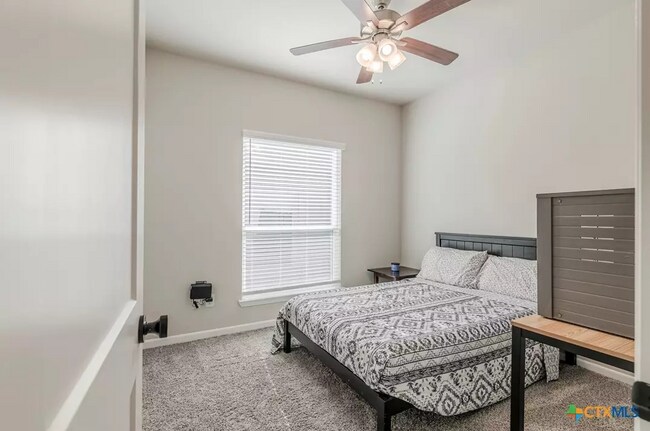 Building Photo - 707 Winscott Ave