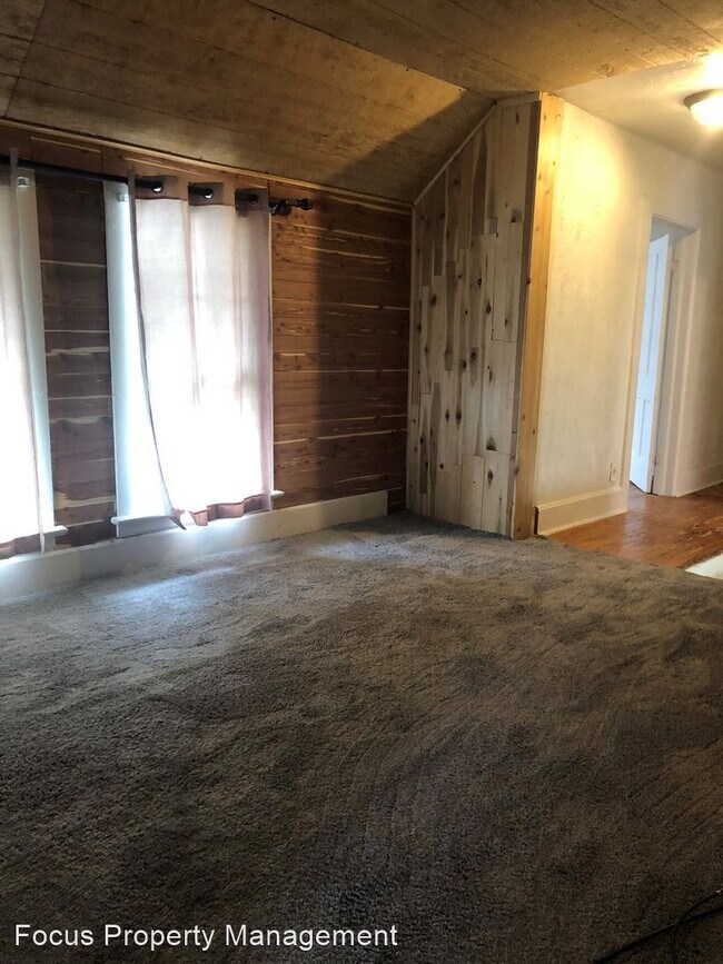 Foto del edificio - 218 E 8th St