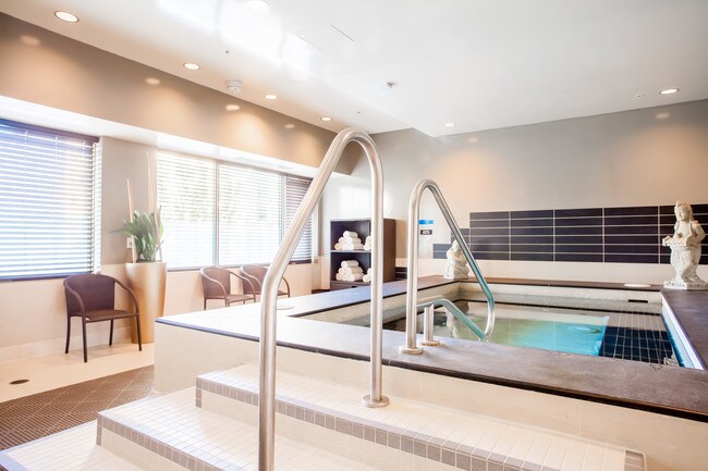 Building Photo - 2200 Westlake / Live2200 - 1 bedroom + den
