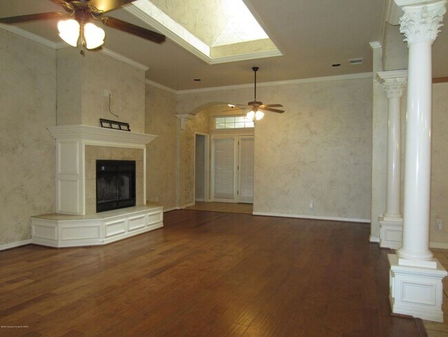 Foto del edificio - Located in City View 3/2/3 car garage