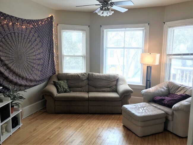 Foto del edificio - 3280 N Bartlett Ave