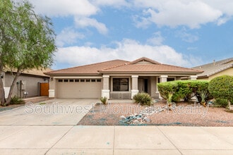 Building Photo - 176 E Clairidge Dr