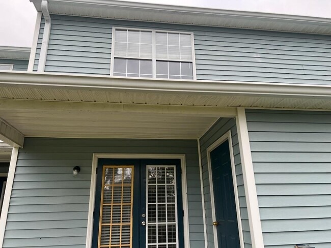 Building Photo - 694 Timberwood Cir E