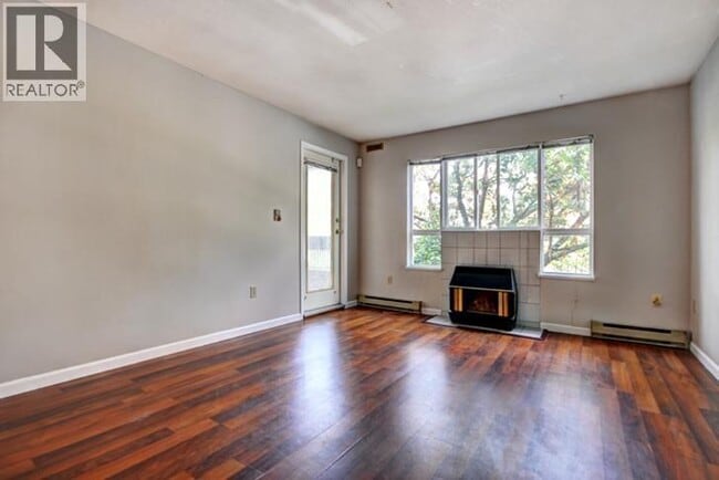 Building Photo - 1641 Woodland Dr