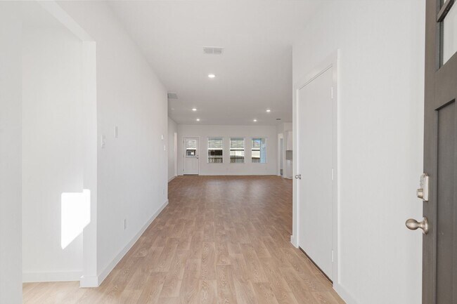 Building Photo - 2594 SF of LUXURY LIVING - 5 BR / 3 BA + Study - Harmony Hills, Fredericksburg!