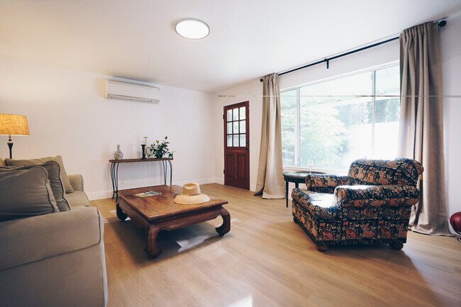 Foto del edificio - 2633 Crystal Springs Rd