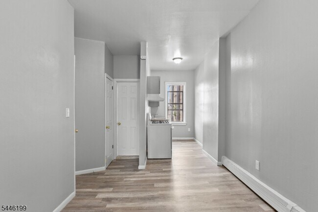 Building Photo - 9 E Monroe St