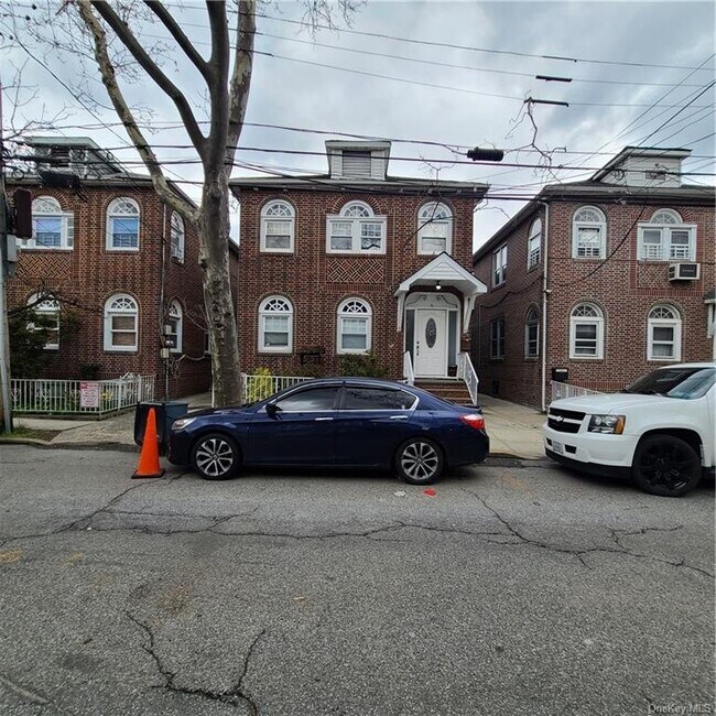 Building Photo - 1065 Stell Pl