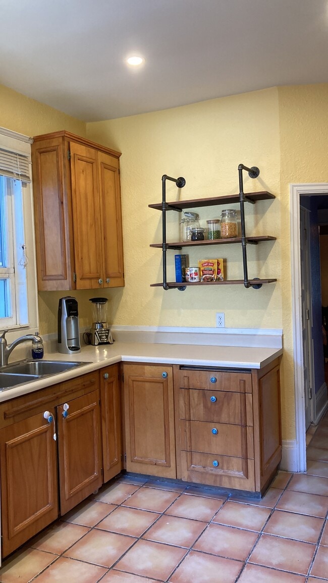 Kitchen from back - 975 20th Ave