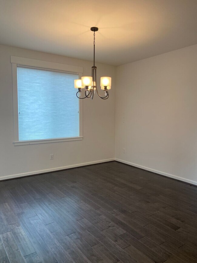 Building Photo - 4 Bedroom Home in the Heart of Sammamish! ...