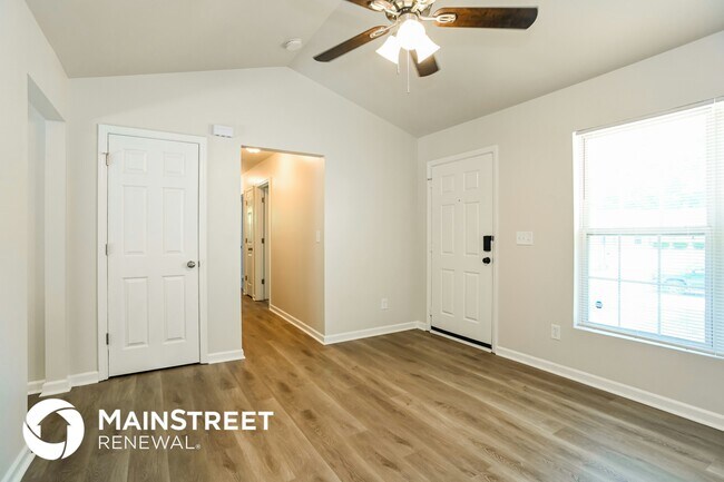 Foto del edificio - 5945 Hamilton Oaks Dr