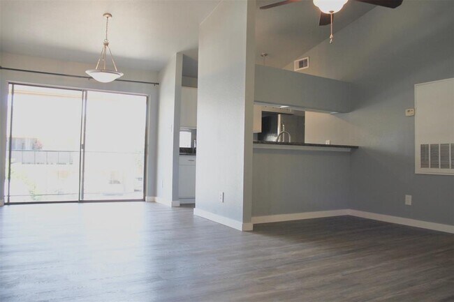 Building Photo - 2211 S Kirkwood Rd