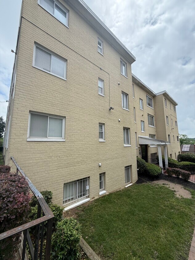 Primary Photo - 705 Brandywine St SE