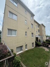 Building Photo - 705 Brandywine St SE