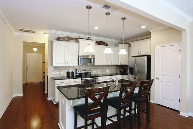 Building Photo - 451 Shakespeare Dr