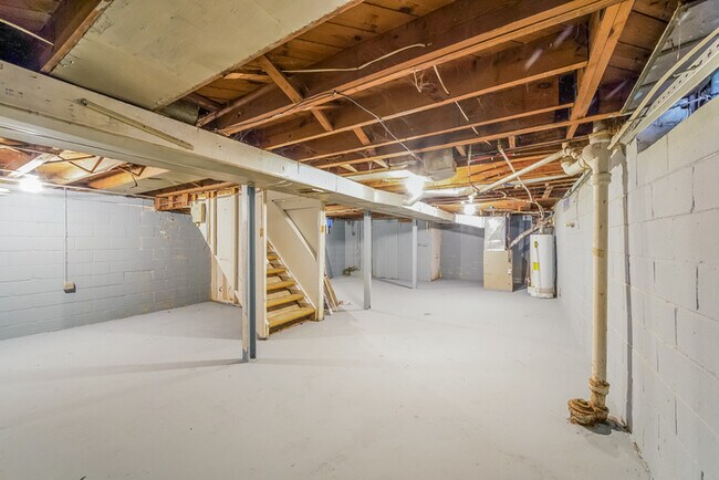 Building Photo - 19050 Tracey St