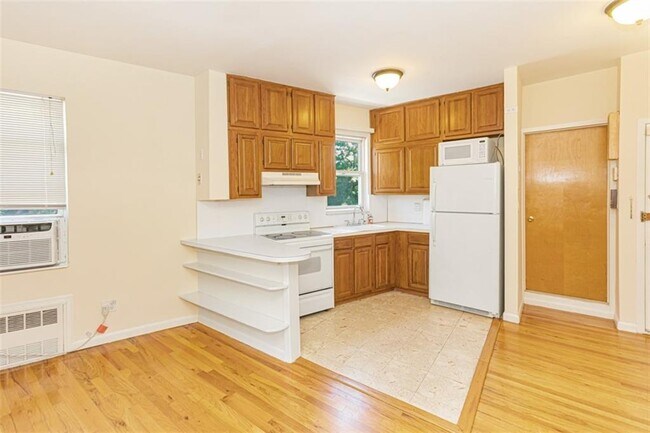 Building Photo - 326 Greenwood Ave