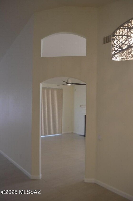 Foto principal - 942 S Suncove Dr