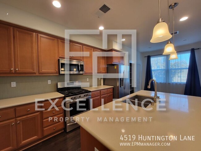 Building Photo - 4519 Huntington Ln