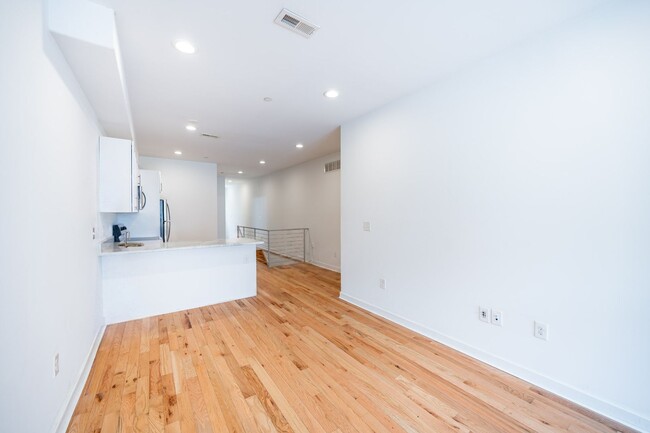 Photo - 1642 N Marshall Street Apartment