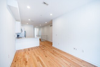 Building Photo - 1642 N Marshall St
