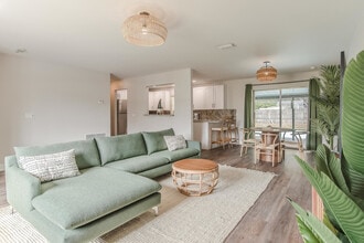 Building Photo - 1816 5th Pl