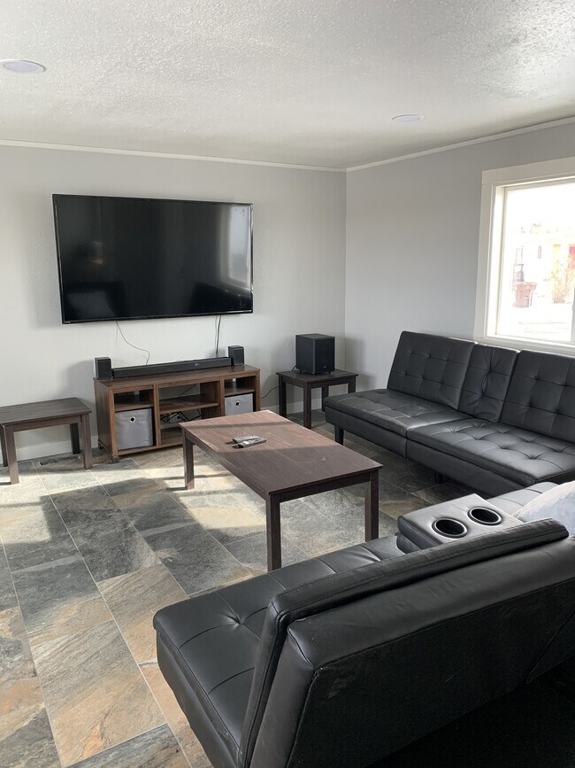 Foto del edificio - 4746 E Skyline Dr