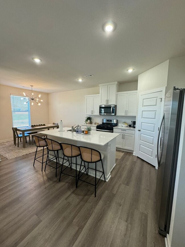 Foto del edificio - 4801 W Triangle St