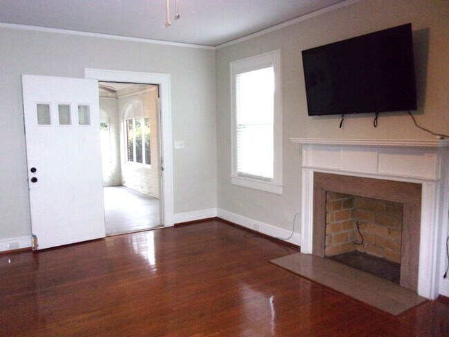 Building Photo - 738 Charlotte Ave