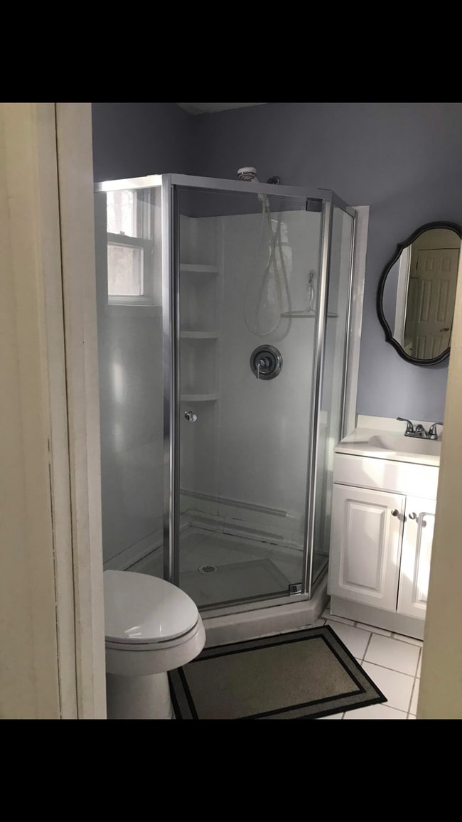 Baño - 16 Landsberger St