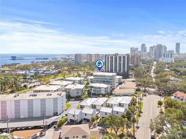Foto del edificio - 1012 N Shore Dr NE