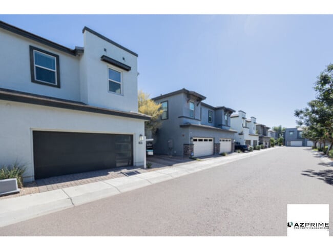 Foto del edificio - Stunning 3/2.5 Phoenix Townhouse in Gated ...