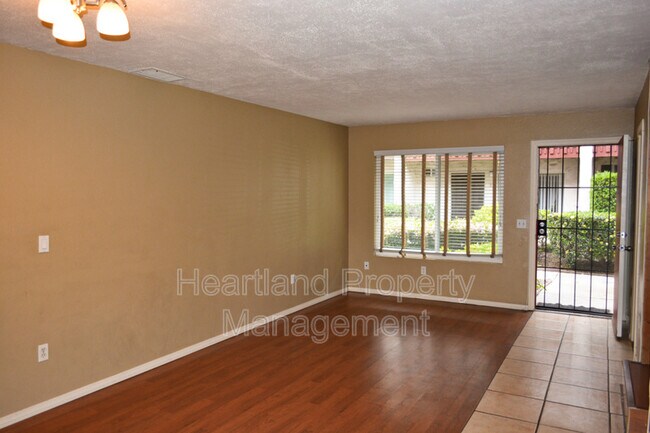 Building Photo - 888 Cherrywood Way
