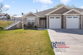 Building Photo - 1532 Eastpointe Dr