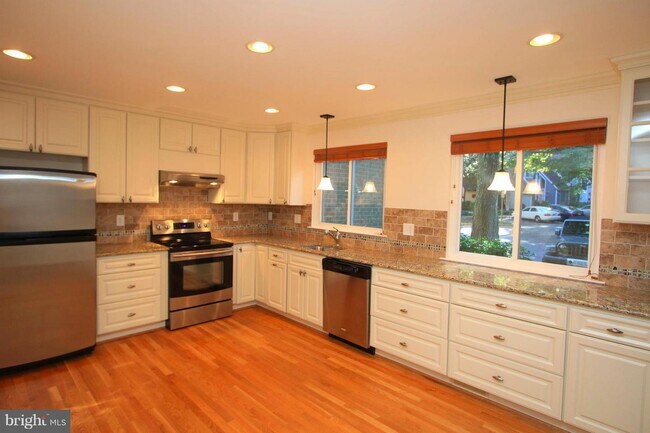 Building Photo - 1441 Greenmont Ct
