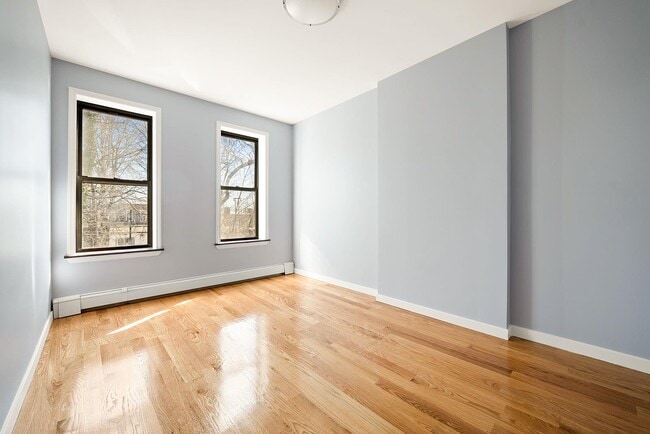Foto del edificio - 145 Nichols Ave