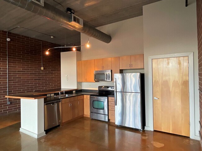 Foto del edificio - T.R. Lawing Realty Property