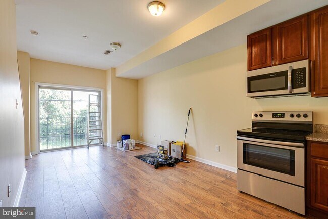 Building Photo - 2034 N Woodstock St