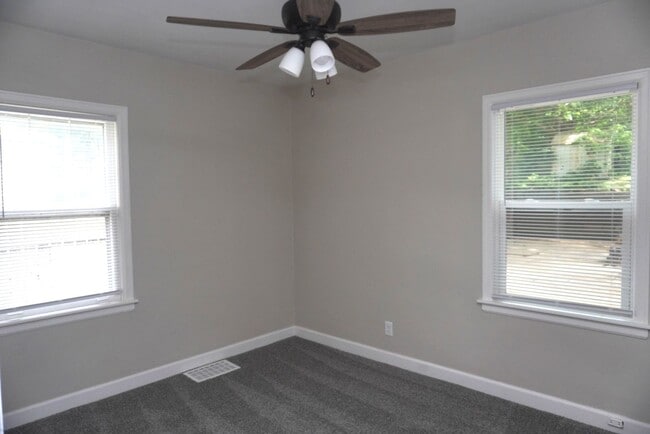 Building Photo - 3 Bedroom house