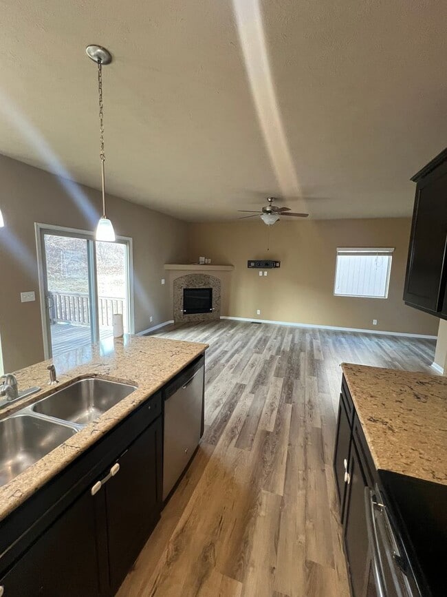 Building Photo - 1/2 month off moving special if move in prior to 02/15/2026 - Beautiful 3 bed 2 bath house w 2 ca...