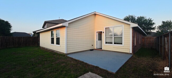 Building Photo - 304 Hummingbird Dr
