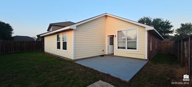 Photo - 304 Hummingbird Dr House